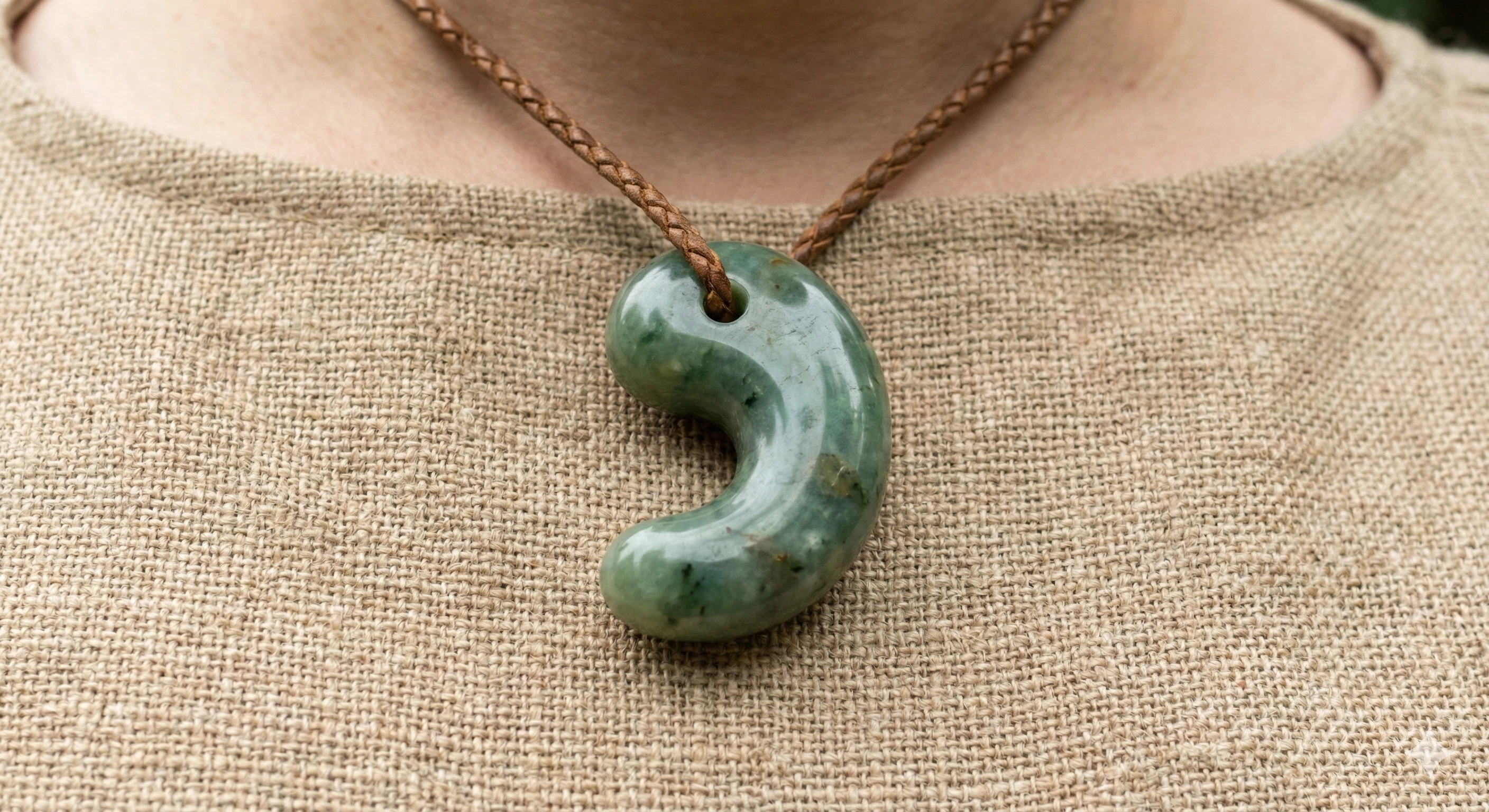 お守り：心の盾か、運命の鏡か？――伝統が育む個性の進化と哲学の深淵 孤独な女 欲求不満 おまん越したい メンヘラ 性欲強い女 一人でエロい 規律 哲学 夜に疼く 心の闇 一人ディシプリン